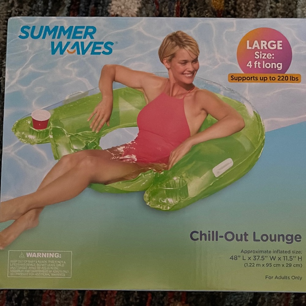 Summer waves chill-out Lounge. 4ft long supports up to 220lbs. Green in color